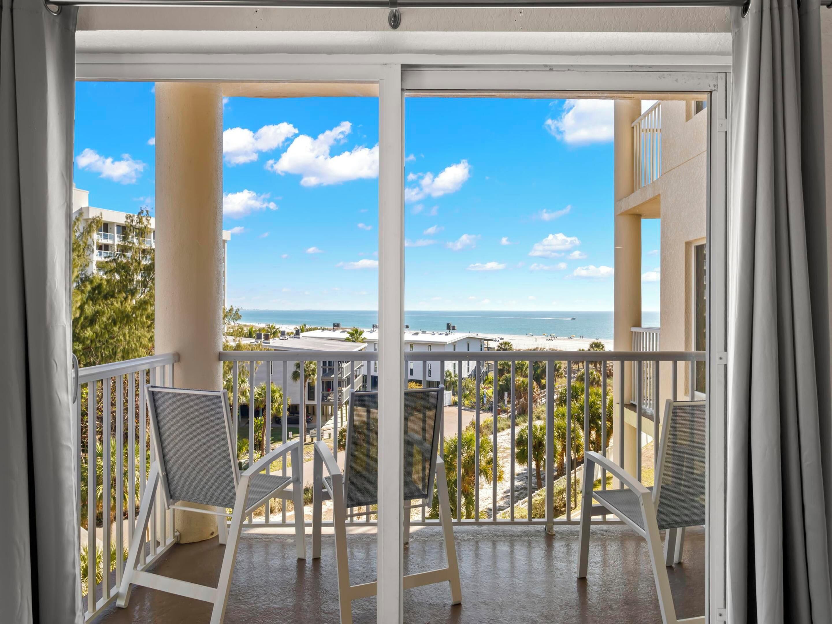 Condo (2 Bedrooms) | Property amenity