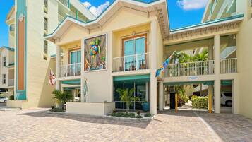 Condo (2 Bedrooms) | Property amenity