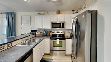 House (3 Bedrooms) | Property amenity