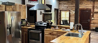 Comfortable cabin. French Lick. Close to everything. Pet friendly. WiFi. Acerage