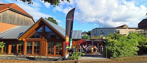 Bar (in der Unterkunft)