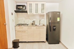 Apartment | Private kitchen | Mini-fridge, microwave, cookware/dishes/utensils