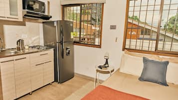 Departamento | Cocina privada | Frigobar, microondas y utensilios de cocina