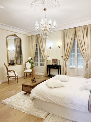 4 dormitoris, escriptori i planxa i posts de planxar 