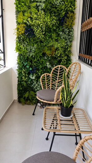 Terrace/patio - Humble / affordable apt minutes of driving distance of interesting destinations. (La Vega)