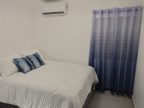 Room - Humble / affordable apt minutes of driving distance of interesting destinations. (La Vega)