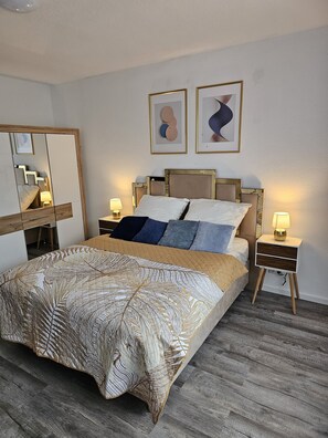 2 bedrooms, iron/ironing board, WiFi, bed sheets