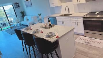 Apartemen Mewah, 2 kamar tidur, akses difabel, dapur kecil | Dapur pribadi