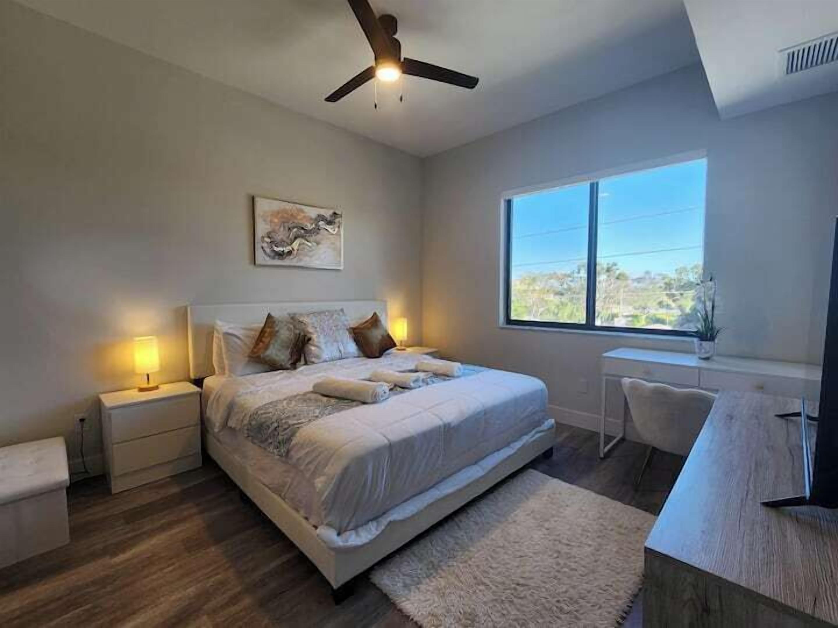 Apartemen Mewah, 2 kamar tidur, akses difabel, dapur kecil | 2 kamar tidur, Wi-Fi gratis, dan seprai linen