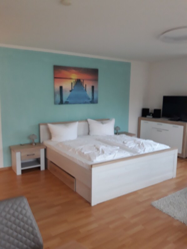 1 habitación, tabla de planchar con plancha y wifi