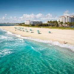 Una playa cerca