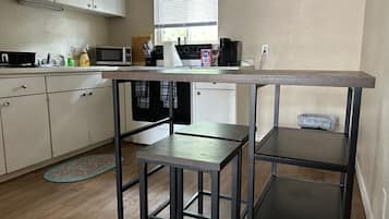 Micro-ondes, four, plaque de cuisson