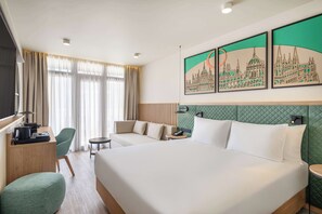 Habitación Premium doble, 1 cama de matrimonio grande con sofá cama | Ropa de cama hipoalergénica, minibar, caja fuerte y escritorio