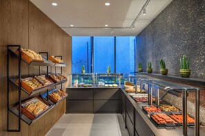Desayuno buffet todos los días (con cargo)