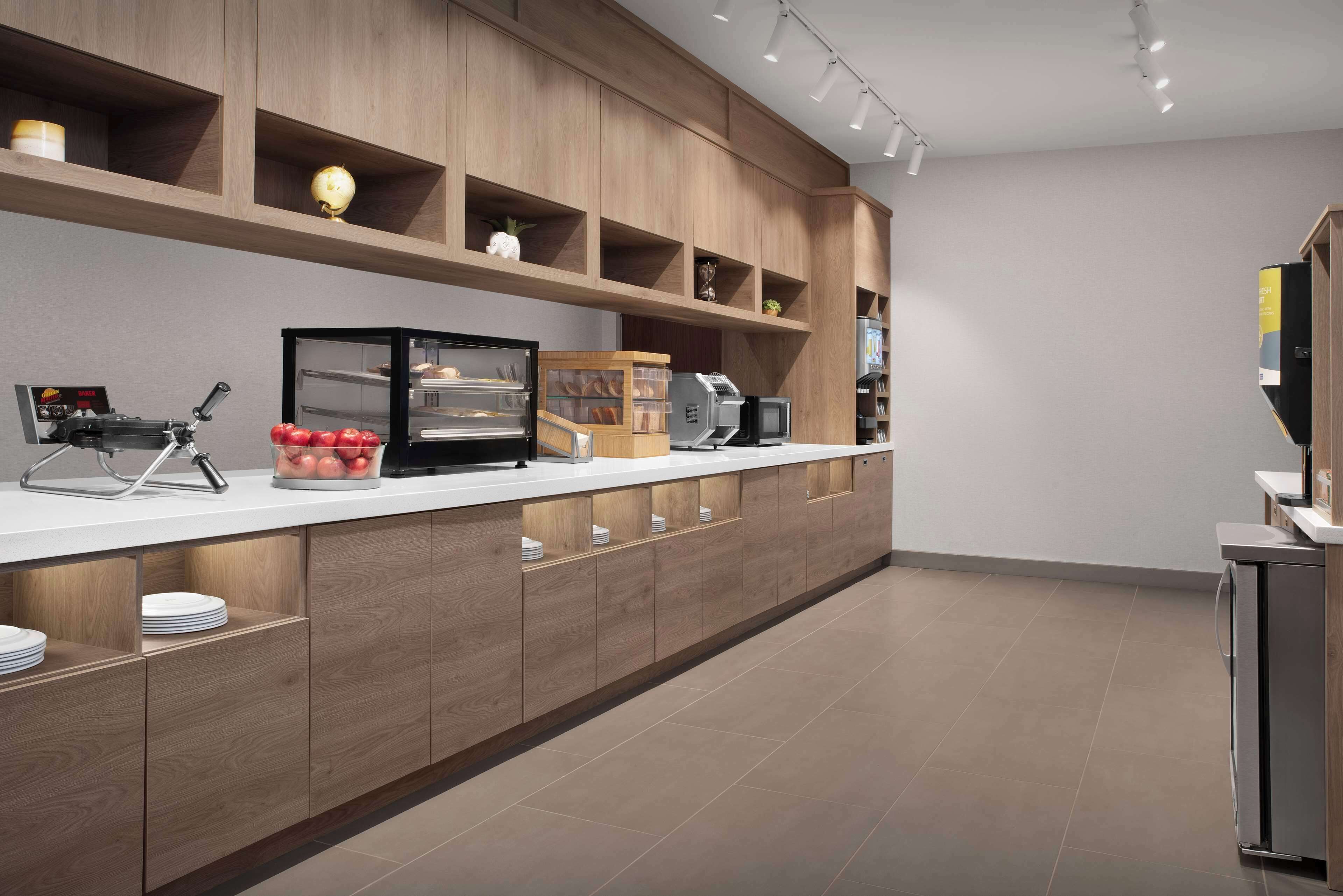 Free daily breakfast 