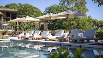 10 outdoor pools, pool cabanas (surcharge), pool umbrellas