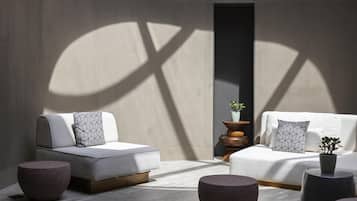 Salas de tratamiento para parejas, un sauna, una bañera de hidromasaje