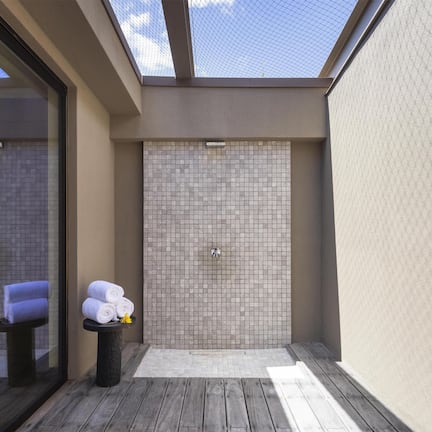 Couples treatment rooms, sauna, hot tub, steam room, body treatments