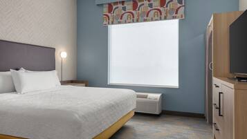 Suite, 1 King Bed, Accessible, Bathtub