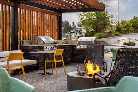 Terrace/patio. Home2 Suites By Hilton Woodstock On