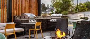 伍德斯托克希爾頓惠庭套房飯店