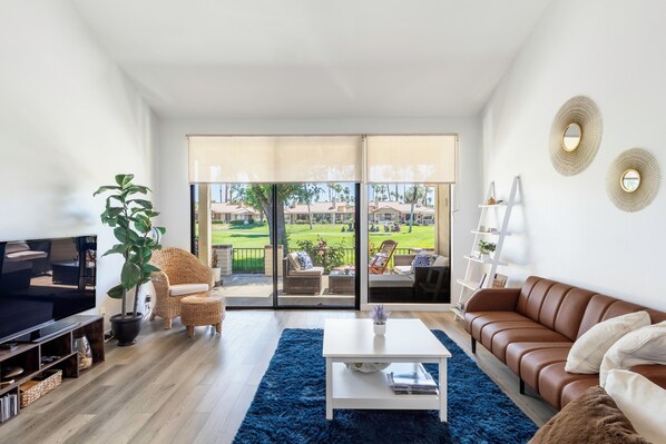 スマートテレビ、DVD プレーヤー、書庫、ミュージックライブラリ