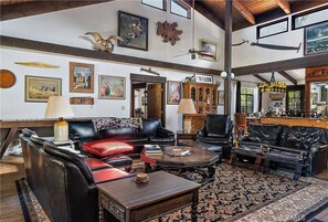 Lobby - Ranch and retreat in between wine country and the beach!  (Santa Margarita)