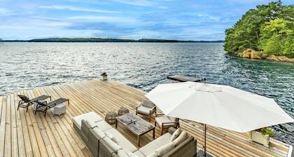 5 bed 5 bath Cottage + Bunkie + Boathouse on Lake Muskoka