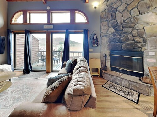 Sunplace 30 by Taylor Made Deep Creek