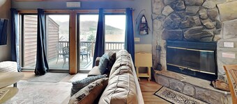 Sunplace 30 by Taylor Made Deep Creek