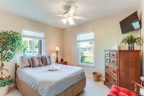 2 bedrooms, desk, iron/ironing board, travel cot - Sunny Port St Lucie Home: Lanai & Golf Course View (Port St. Lucie)