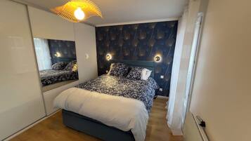 2 slaapkamers, een strijkplank/strijkijzer, wifi, beddengoed