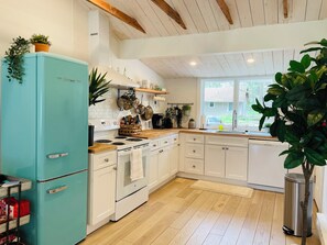 Fridge, oven, stovetop, coffee/tea maker