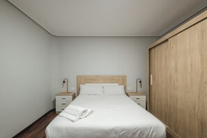 4 bedrooms, WiFi, bed sheets, wheelchair access