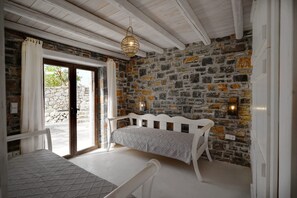 1 chambre, coffres-forts dans les chambres, fer et planche à repasser