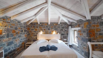 2 bedrooms, in-room safe, iron/ironing board, free WiFi