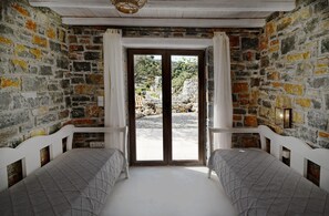 1 bedroom, in-room safe, iron/ironing board, free WiFi