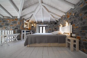 1 bedroom, in-room safe, iron/ironing board, free WiFi