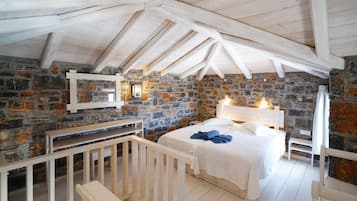 3 bedrooms, in-room safe, iron/ironing board, free WiFi