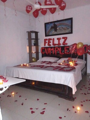 基础双人房 | 免费 WiFi、床单