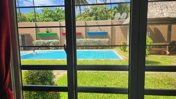 Quarto casal família, 1 quarto, vista para a piscina | Roupas de cama premium, roupa de cama