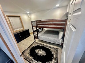 4 bedrooms, WiFi, bed sheets