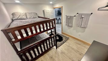 4 bedrooms, WiFi, bed sheets