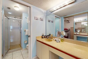 Hair dryer, towels - First-floor condo with pools, hot tubs & tennis - near IMG & Gulf beaches (Bradenton)