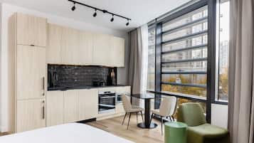 Studio | Eget kjøkken | Kjøleskap, mikrobølgeovn, kaffetrakter/tekoker og kjøkkenutstyr