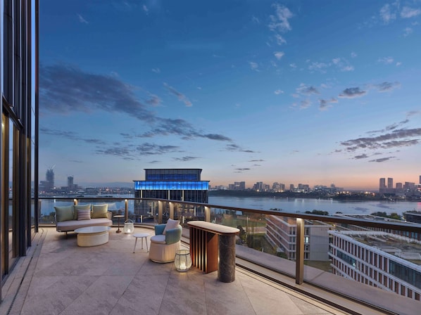 Premium Suite, 1 King Bed | View from room