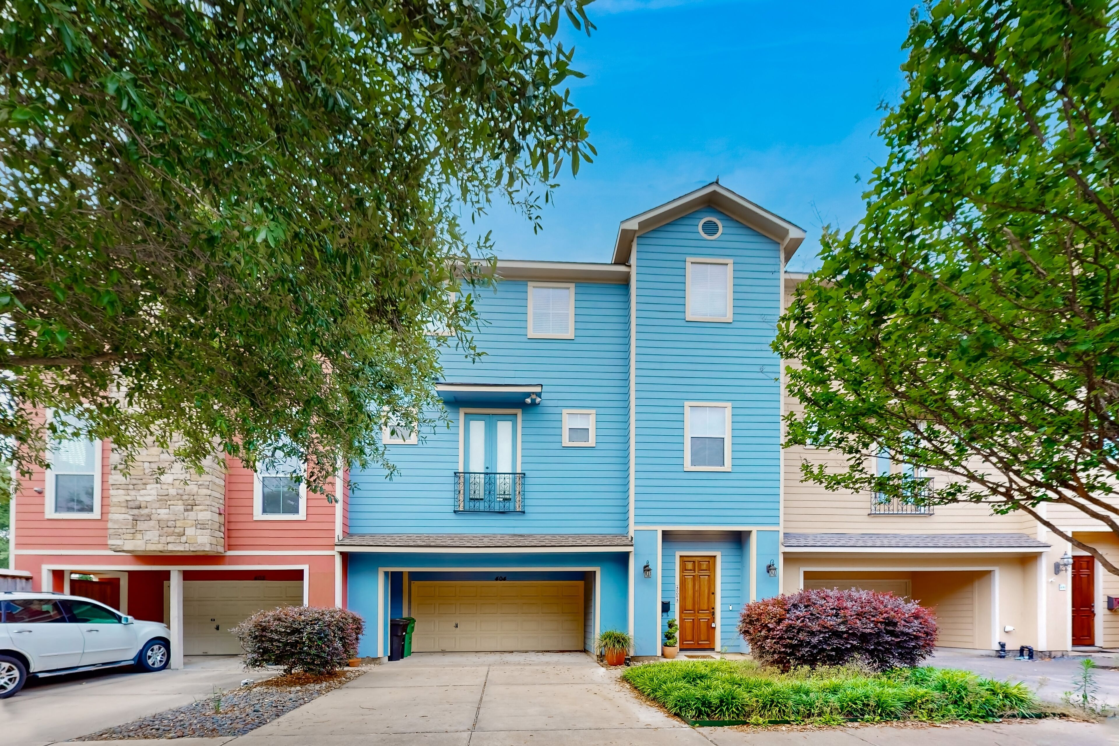 Luxe 3-story artful retreat w/ spiral staircase, 2 living areas & outdoor lounge