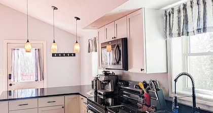 Elegant Apt_Close to Downtown_Best Modern Features