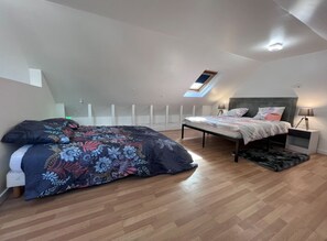 4 bedrooms, desk, iron/ironing board, free WiFi
