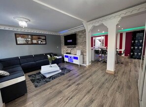 Smart TV y chimenea